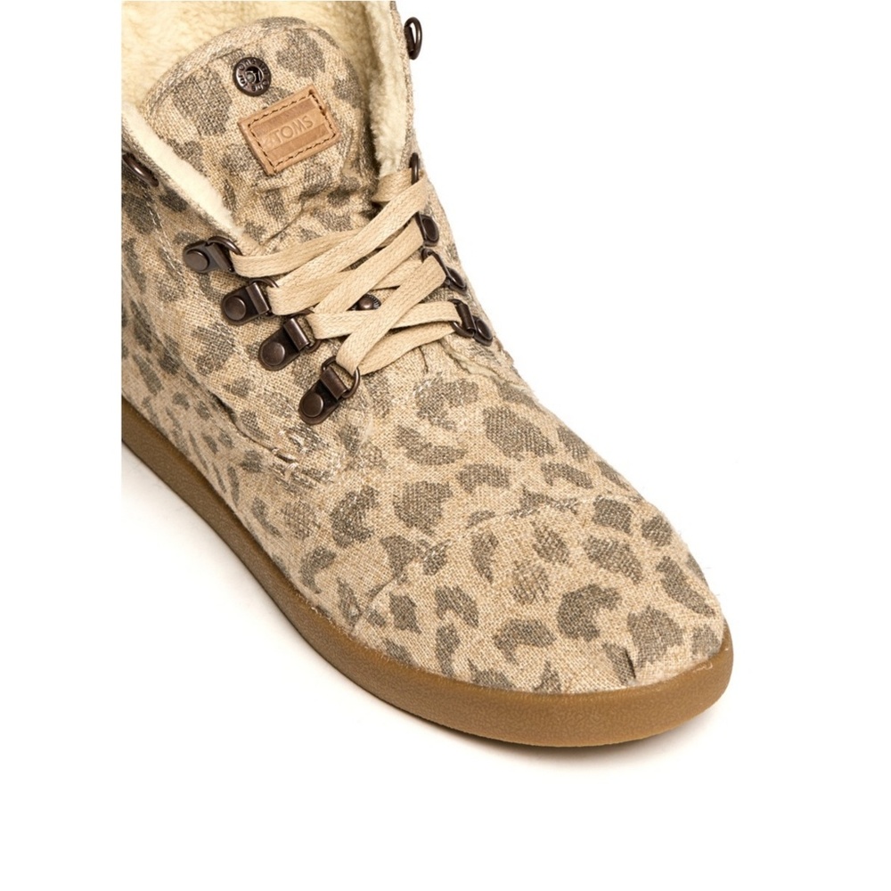 •Toms• Leopard Burlap Highland Lace Boots